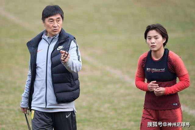 奥巴梅扬再展雄风！37岁头球救主，拉科鲁尼亚保持不败